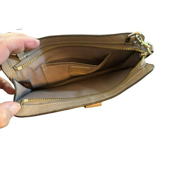 Coach Pebbled Leather Crossbody Wallet Beige 8" X 5" With Detachable Strap - Picture 4 of 6